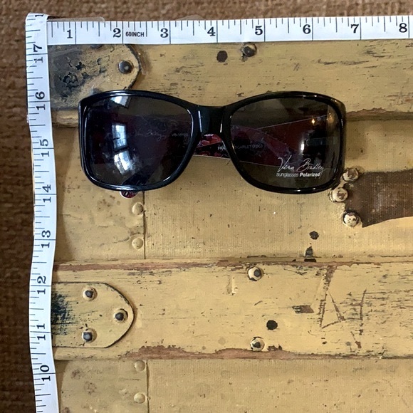 ? NWT VERA BRADLEY BRAND BLACK POLARIZED SUNGLASSES main image 7